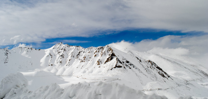 Khardung La Pass – Where Snow Galore | Ladakh – 2012