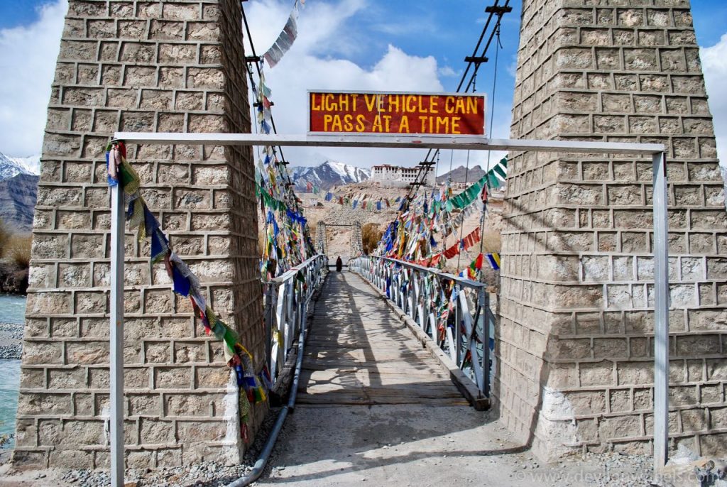 The bridge to Stakna Monastery