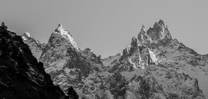 The mighty Himalayas as seen in Parvati Valley