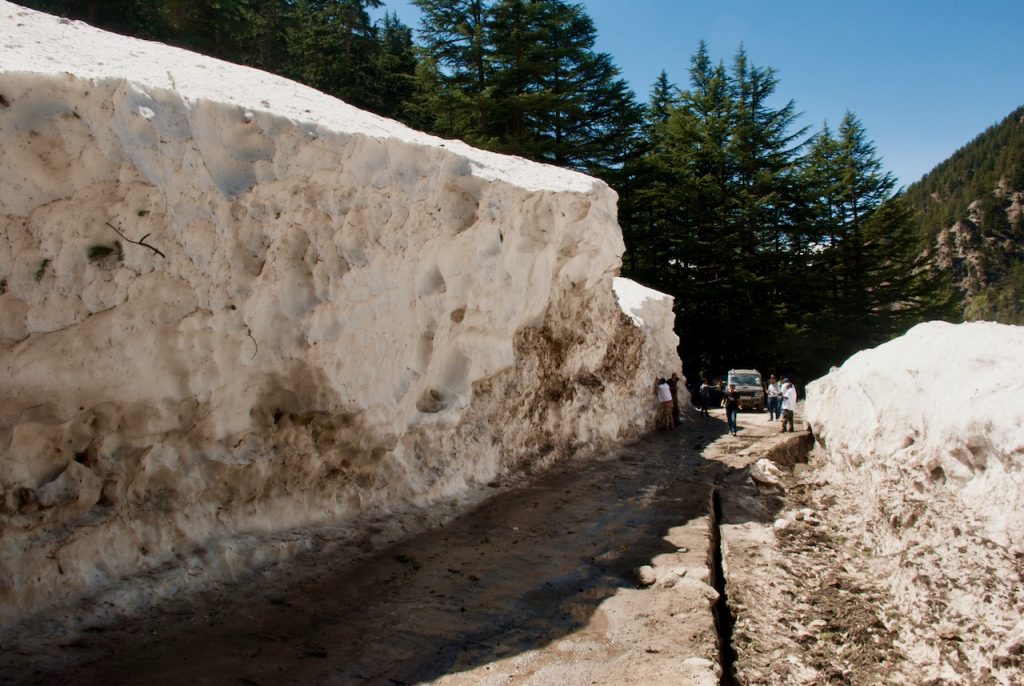 Snow walls near Harsil